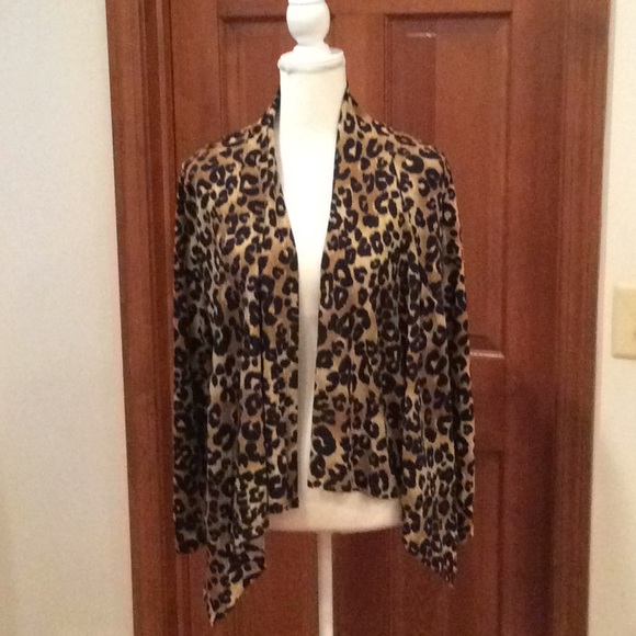 Roz & Ali Sweaters - NWOT: Leopard Print Shrug Sweater